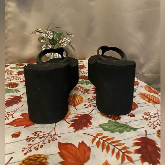 KURT GEIGER LONDON -never used
Kensington Wedge Flip Flops. Sold OUT in stores - Picture 7 of 10